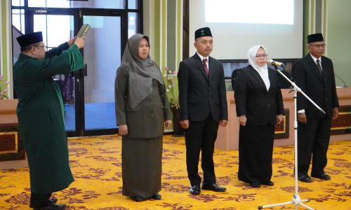 Para pejabat baru yang dilantik 17 April 2023, dari kiri ke kanan Hani, S.Ag., Abdul Farid, S.Sos., Munisah, M.H.I., dan Drs. M. Idris, M.Pd.I. (Foto:Humas/Hadi Rustami)