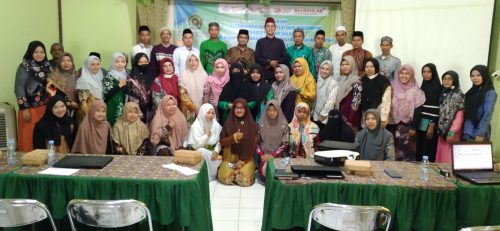 Auditor PKH UIN Antasari saat foto bersama para peserta di Kabupaten Tabalong (Foto:Pusat Kajian Halal)