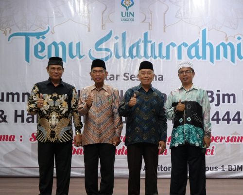 Foto bersama alumni Fakultas Ushuluddin IAIN Antasari di Temu Silaturahmi ke-4 (Foto:Humas/Hadi Rustami)