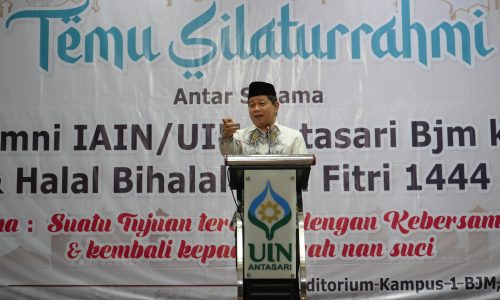 Kakanwil Kemenag Provinsi Kalsel Dr. H. M. Tambrin, M.M.Pd. saat memberikan sambutan (Foto:Humas/Hadi Rustami)