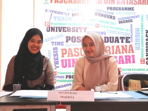 Para panitia yang membantu kelancaran acara (Foto:Humas/Achmad Magfur)