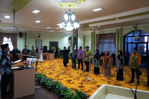 Proses pelantikan 8 pejabat baru oleh Rektor UIN Antasari (Foto:Humas/Hadi Rustami)