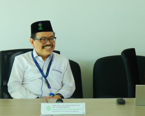 Rektor UIN Antasari Prof. Dr. H. Mujiburrahman, M.A. saat membuka acara Audit Eksternal Tahap II ISO 9001:2015 dan ISO 21001:2018 (Foto:Humas/Hadi Rustami)
