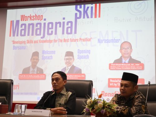 Wakil Direktur Pascasarjana UIN Antasari Dr. Muhammad Rusydi, M.Ag. saat mewakili Rektor membuka acara (Foto:Humas/Achmad Magfur)