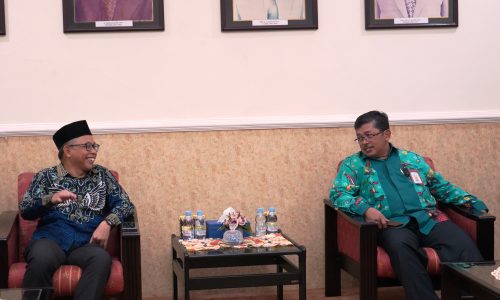 Dialog hangat Wakil Rektor UIN Antasari Bidang Kemahasiswaan dan Kerja Sama dengan tamu se-Indonesia (Foto:Humas/Hadi Rustami)