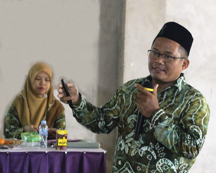 Drs. H. Muhammad Yuseran, M.Pd., Ketua Prodi MPI FTK UIN Antasari saat menjadi narasumber (Foto:Prodi MPI)