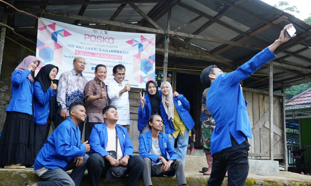 Foto bersama mahasiswa KKN di Dusun Pepagaran (Foto:Humas)