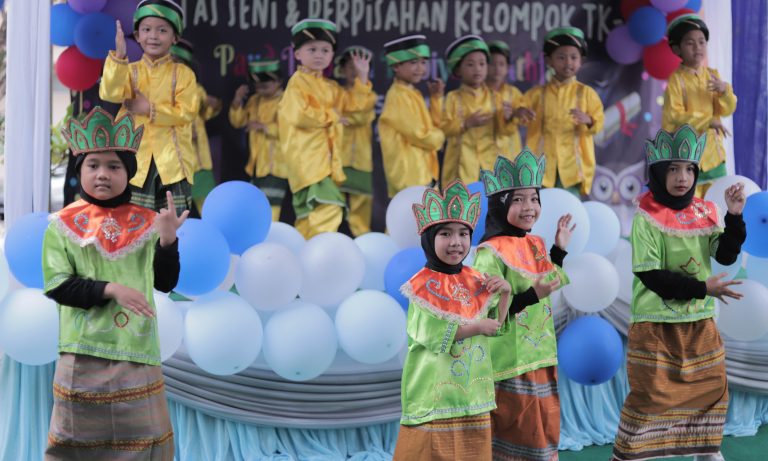 Keceriaan anak-anak saat tampil menari (Foto:Tim Humas)