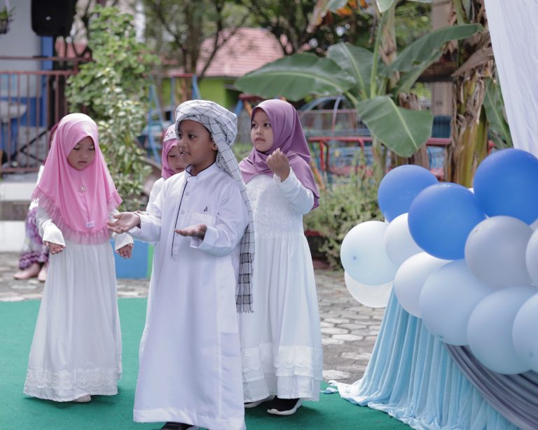Keceriaan para anak didik saat tampil di depan tamun undangan (Foto:Tim Humas)