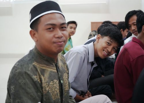 Muhammad Kastalani (pakai peci), Mahasiswa Prodi Pendidikan Matematika UIN Antasari (Foto:Humas/Hadi Rustami)