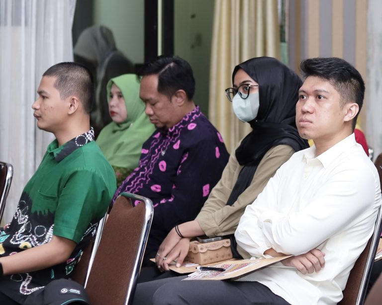 Para peserta sedang serius mengikuti seminar (Foto:Humas/Yulida Rifani)