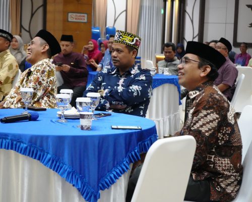 Para tamu undangan se-Indonesia bergembira mengikuti jamuan makan malam oleh Pemkot Banjarmasin (Foto:Humas/Hadi Rustami)