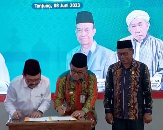 Penandatangan MoU Bupati Tabalong dan Rektor UIN Antasari (Foto:Istimewa)