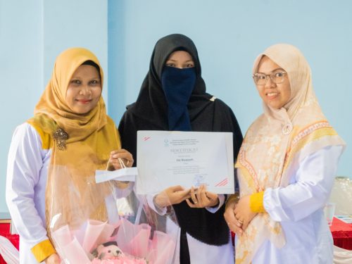 Siti Rizqiyah, S.Sos., yudisiawati terbaik semester genap 2022/2023 Prodi Manajemen Dakwah FDIK UIN Antasari (Foto:Humas/Sophia Perennia)