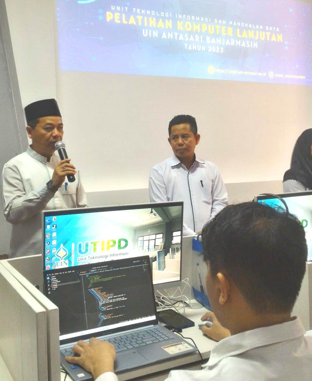 Wakil Rektor UIN Antasari Bidang AUPK Dr. H. Akhmad Sagir, M.Ag. saat membuka acara (Foto:Humas/Achmad Magfur)