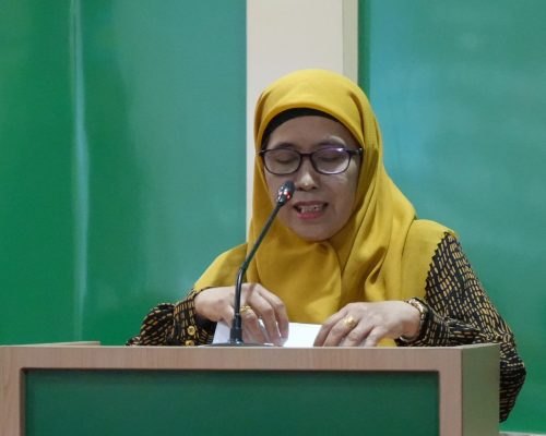Wakil Rektor UIN Antasari Bidang Akademik dan Kelembagaan Dr. Hj. Nida Mufidah, M.Pd. saat membuka acara (Foto:Humas/Hadi Rustami)