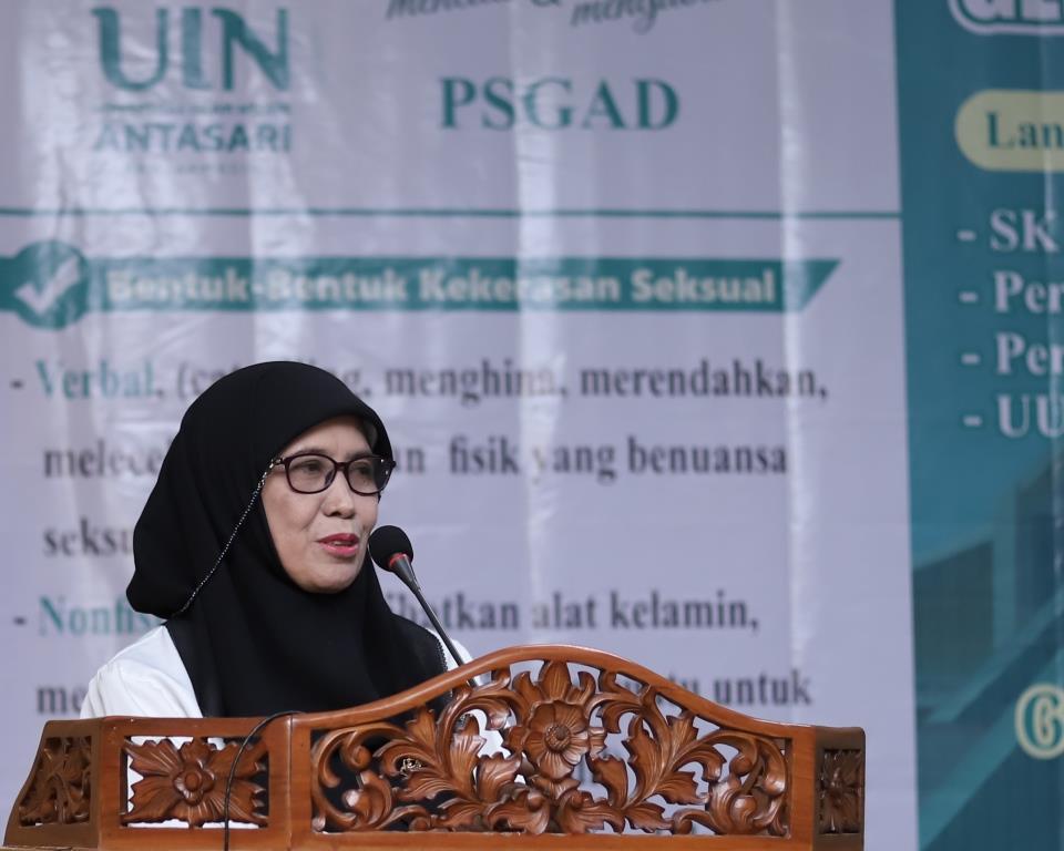 Wakil Rektor UIN Antasari Bidang Akademik dan Kelembagaan Dr. Hj. Nida Mufidah, M.Pd. saat membuka acara (Foto:Humas/Yulida Rifani)