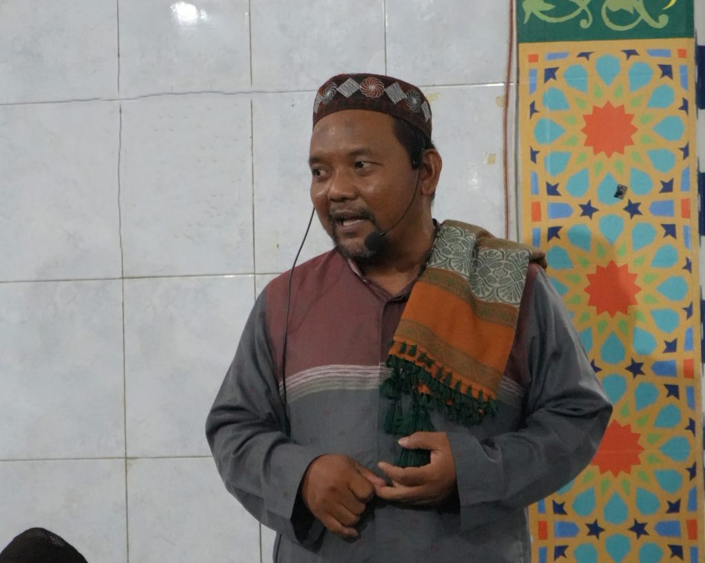 Dr. Hairul Hudaya, M.Ag., Kepala UPT Ma'had Al-Jami'ah UIN Antasari saat menyampaikan laporan (Foto:Humas/Sarwani Abdan)