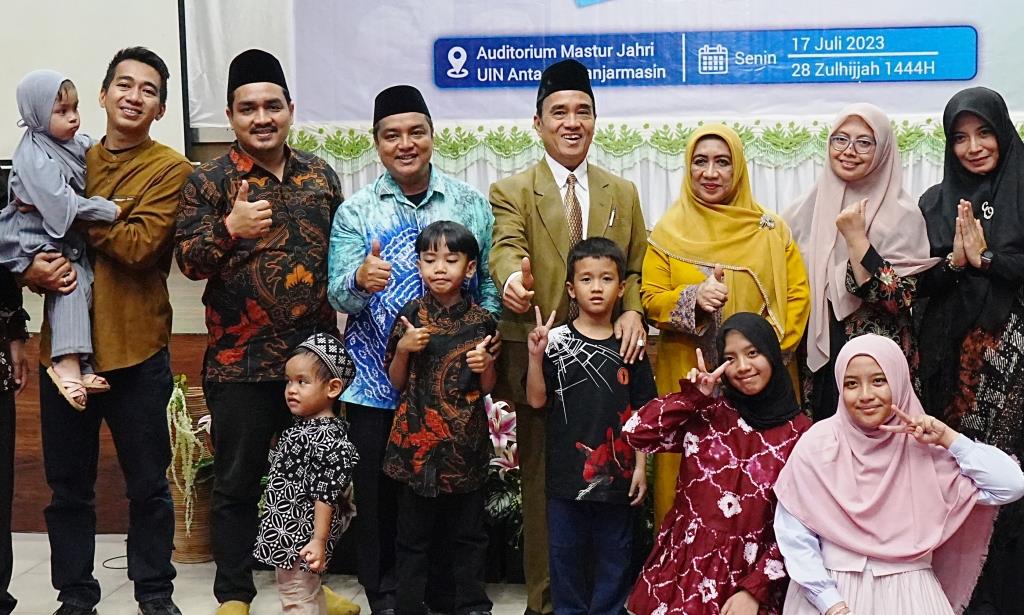 Foto keluarga Prof. H. A. Fahmy Arief, M.A. (Foto Tim Humas) - Copy