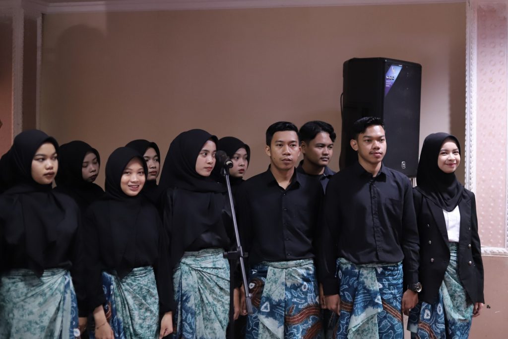 Paduan suara Antasari Voice saat bersiap tampil (Foto:Humas/Yulida Rifani)