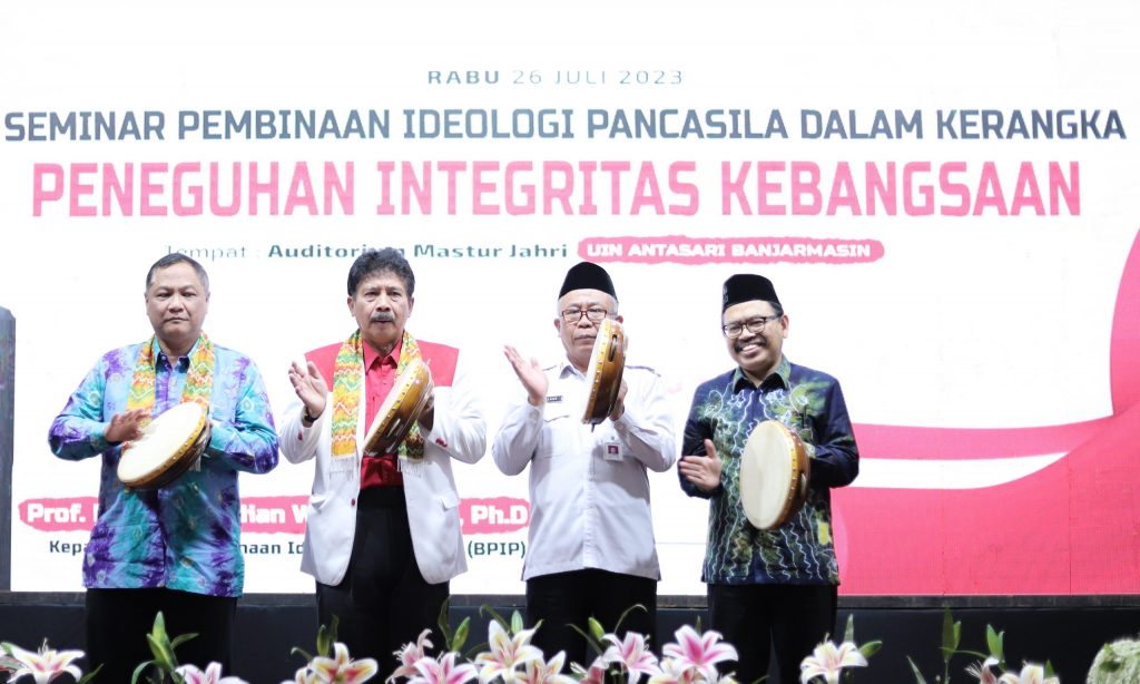 Pembukaan acara dengan tepukan rebana (Foto:Humas/Yulida Rifani)