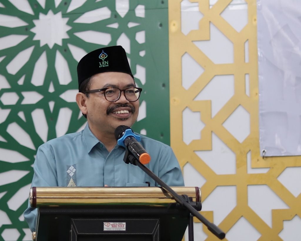 Rektor Prof. Dr. H. Mujiburrahman, M.A. saat membuka Lokakarya Persiapan UIN Antasari Menjadi BLU, Rabu (05072023) Foto Humas Hadi Rustami