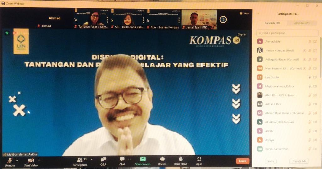 Rektor UIN Antasari Prof. Dr. H. Mujiburrahman, M.A. saat menjadi pembicara pembuka - kompres