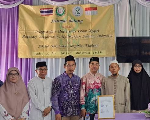 Foto bersama rombongan UIN Antasari di Rak Islam School - untuk Thumbnail