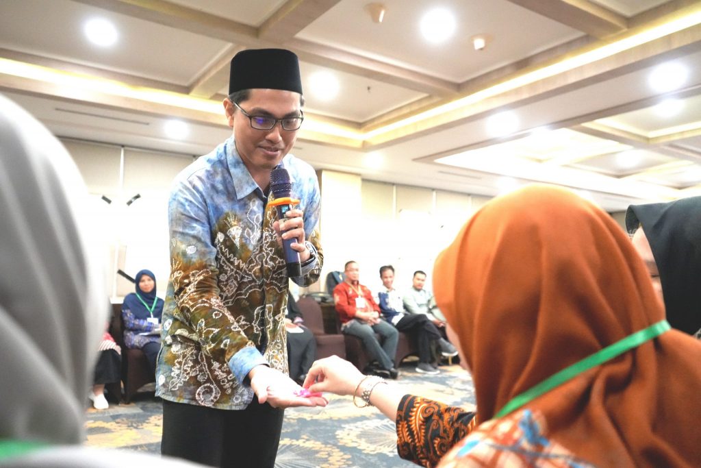 Instruktur aktif mengajak peserta berpartisipasi dalam setiap materi (Foto:Humas/Achmad Magfur)