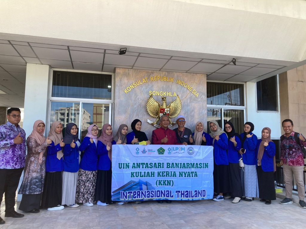 Kunjungan mahasiswa KKN Internasional 2023 UIN Antasari Banjarmasin ke KRI Songkhla di Thailand