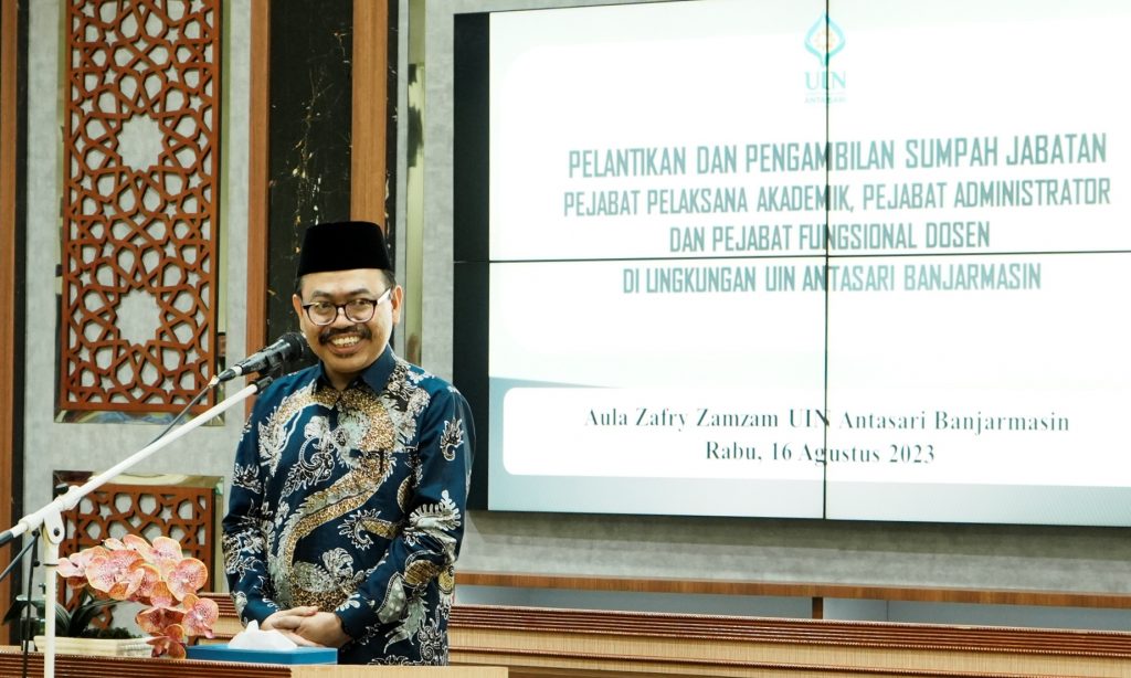 Rektor UIN Antasari Prof. Dr. H. Mujiburrahman, M.A. saat memberikan sambutan (Foto:Humas/Hadi Rustami)