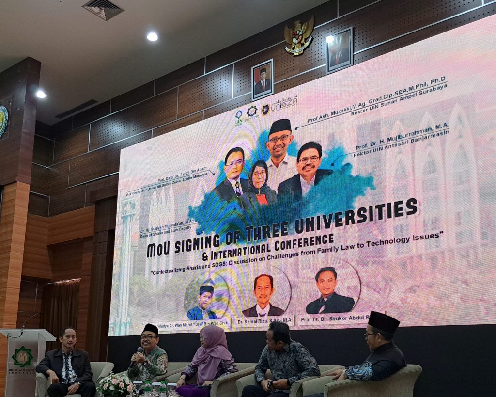 Rektor UIN Antasari Prof. Dr. H. Mujiburrahman, M.A. saat menjadi pembicara di Konferensi Internasional (Foto:Pusat Kerja Sama/Nani Hizriani)