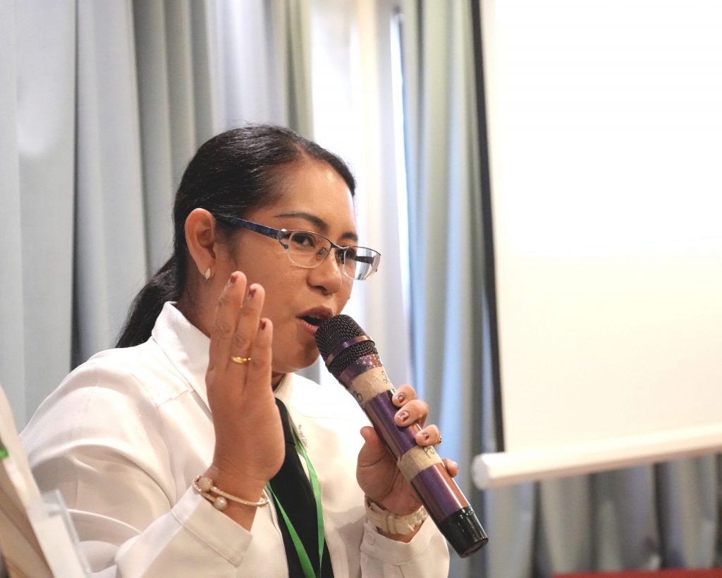 Sri Angellyna, M.Th., Koordinator Prodi Teologi Institut Agama Kristen Negeri Palangka Raya saat menyampaikan kesan-kesannya mengikuti PKDP 2023 (Foto:Humas/Achmad Magfur)