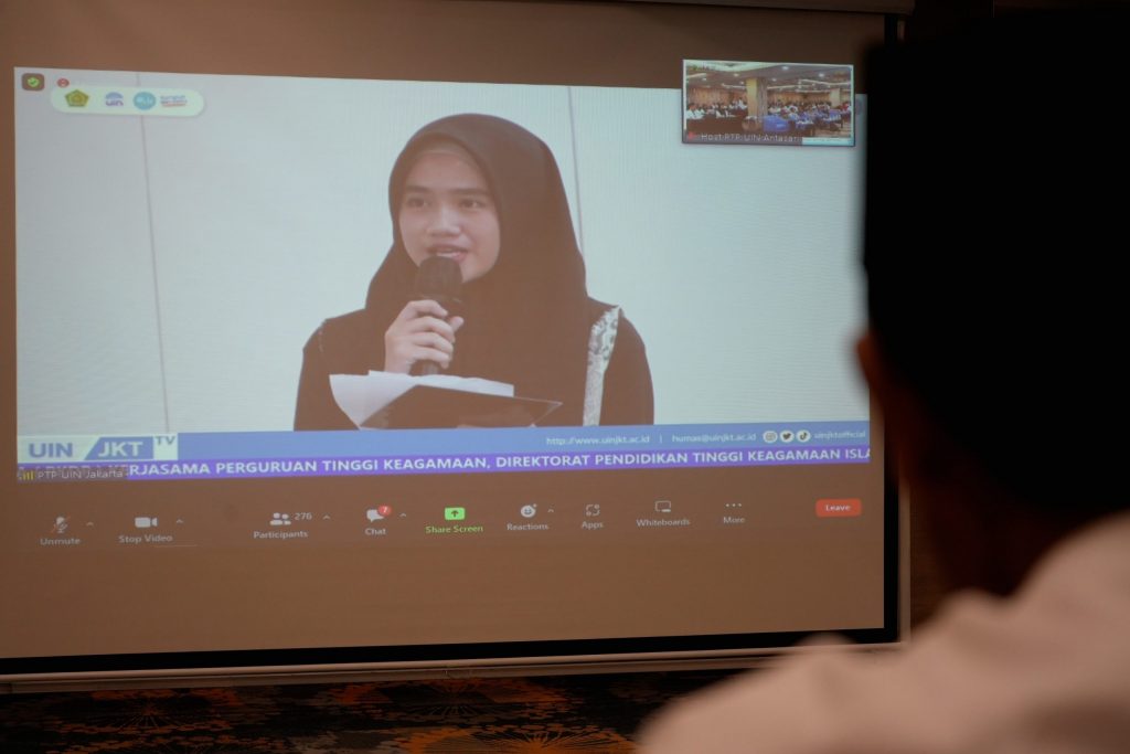 Yahdina Rusyda, S.H. saat menjadi pembawa acara pembukaan PKDP 2023 (Foto:Humas/Achmad Magfur)