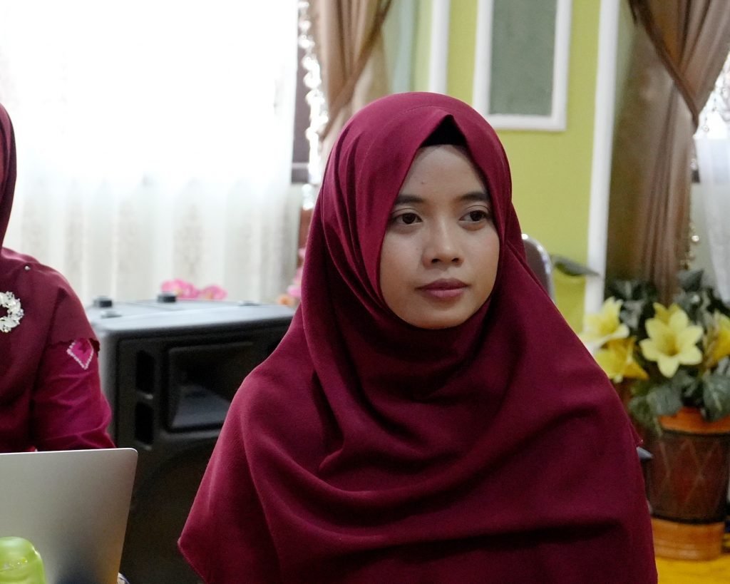 Dyah Ageng Pramesty, M.Pd. saat membantu jadi pembawa acara (Foto:Humas/Hadi Rustami)