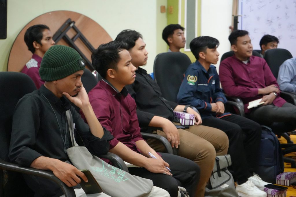 Para mahasiswa saat ikuti dilibatkan dalam penguatan penelitian GEDSI dan PPKS (Foto:Humas/Hadi Rustami)