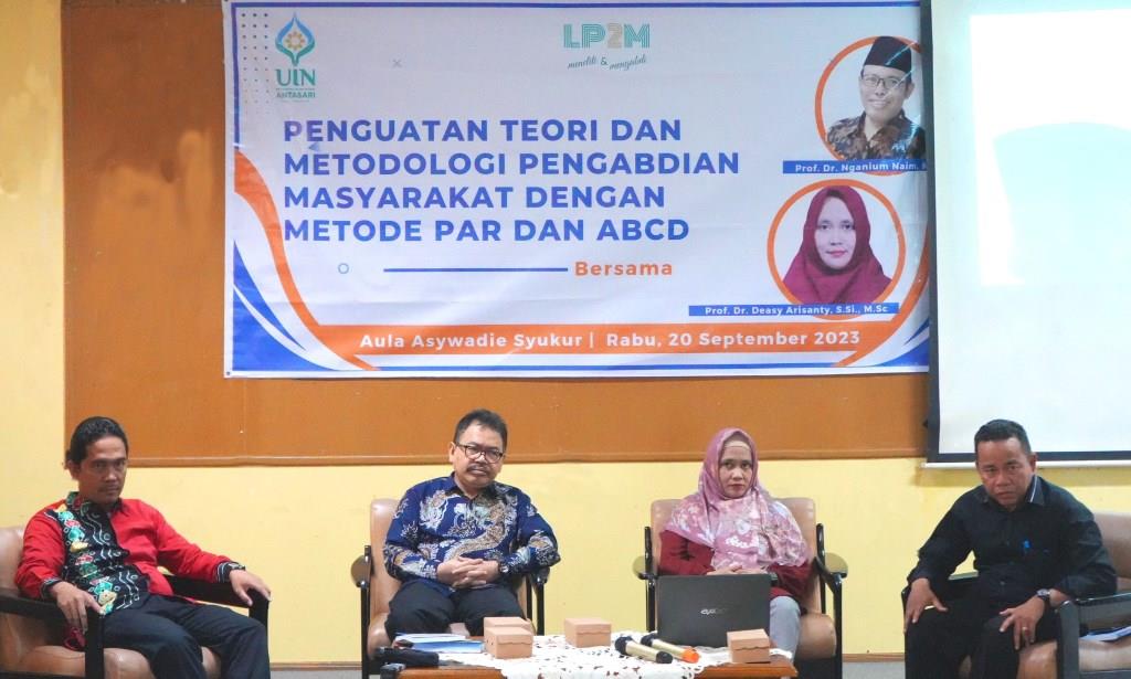 Rektor UIN Antasari (2 dari kiri) saat menghadiri acara pembukaan (Foto Humas Hadi Rustami) - Copy