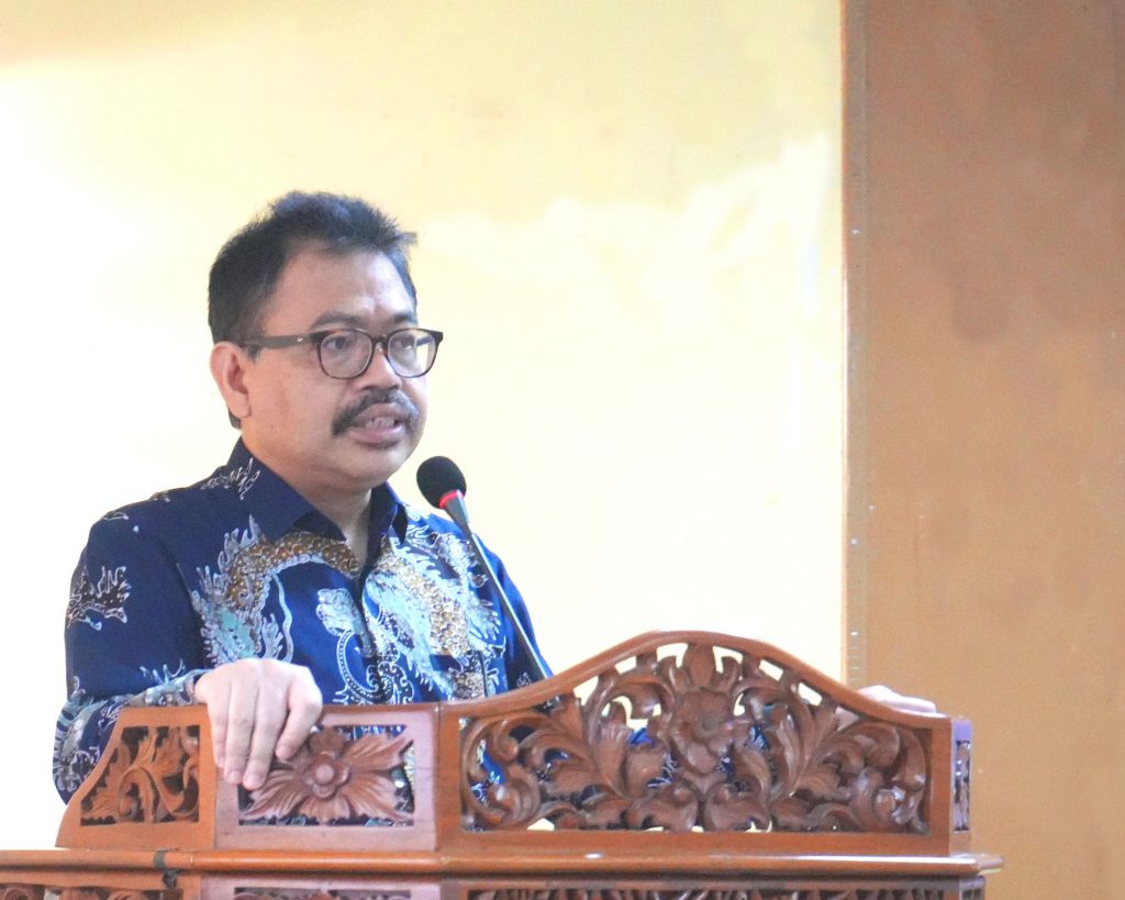 Rektor UIN Antasari Prof. Dr. H. Mujiburrahman, M.A. saat menyampaikan sambutan (Foto:Humas/Hadi Rustami)