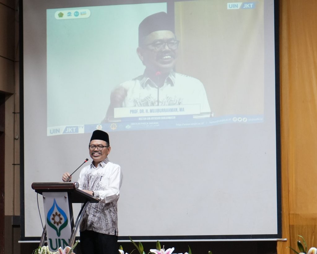 Rektor UIN Antasari Prof. Dr. H. Mujiburrahman, M.A. saat menyampaikan sambutannya (Foto:Humas/Hadi Rustami)