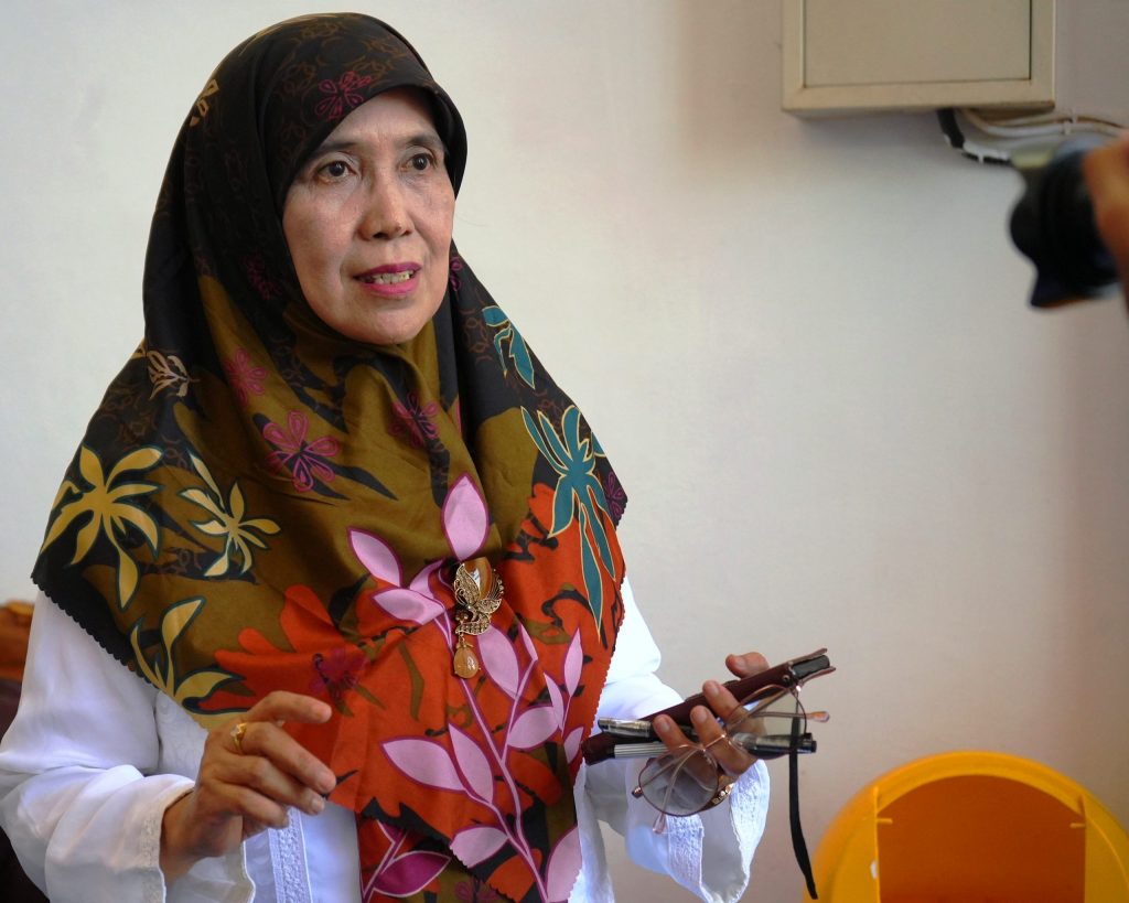 Wakil Rektor UIN Antasari Bidang Akademik dan Kelembagaan Dr. Hj. Nida Mufidah, M.Pd. saat diwawancarai Humas (Foto:Humas/Hadi Rustami)