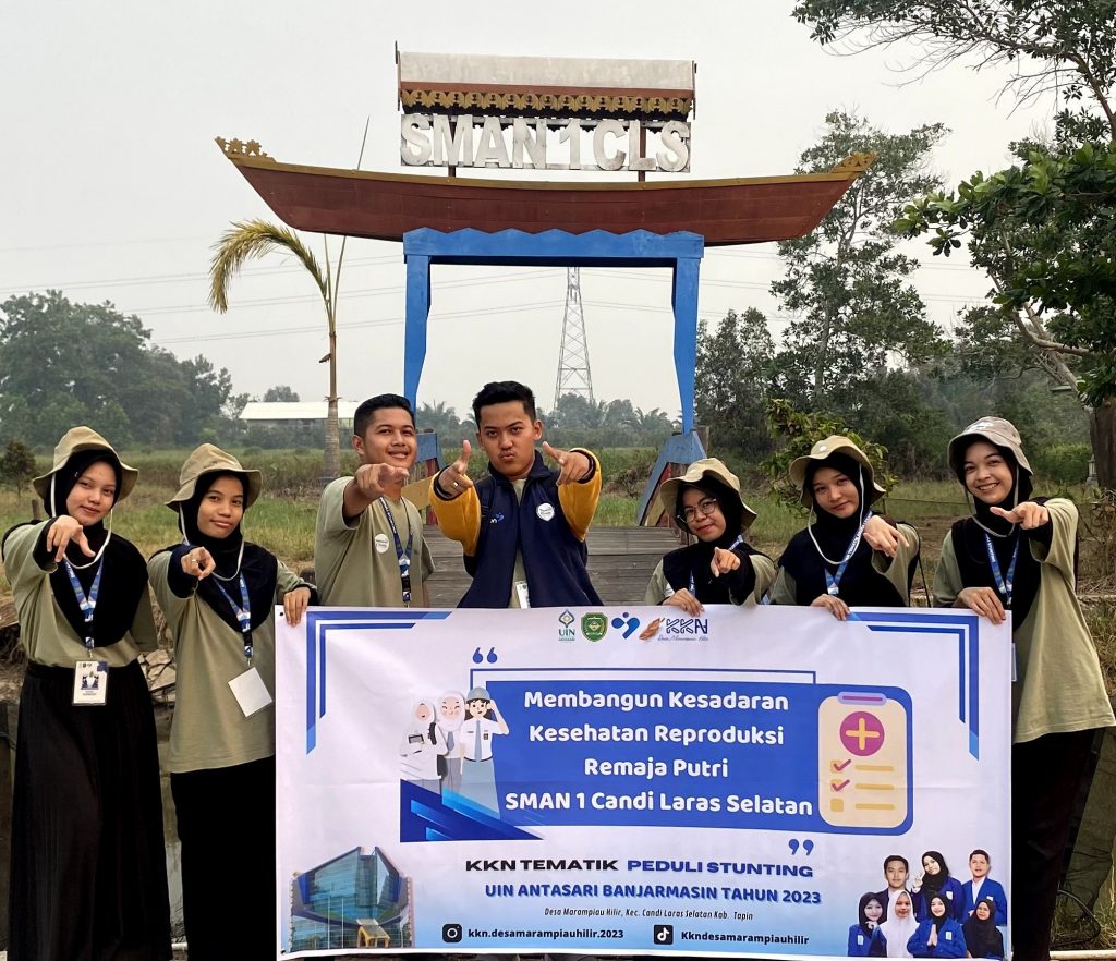 Dari kiri ke kanan: Riska Amalia, Fadila Maulida, Mohammadnor, M. Syaifuddin Zuhri, Miftahul Jannah, Nida Nabighah Qorrata’ayun, dan Tarisya Maulida.