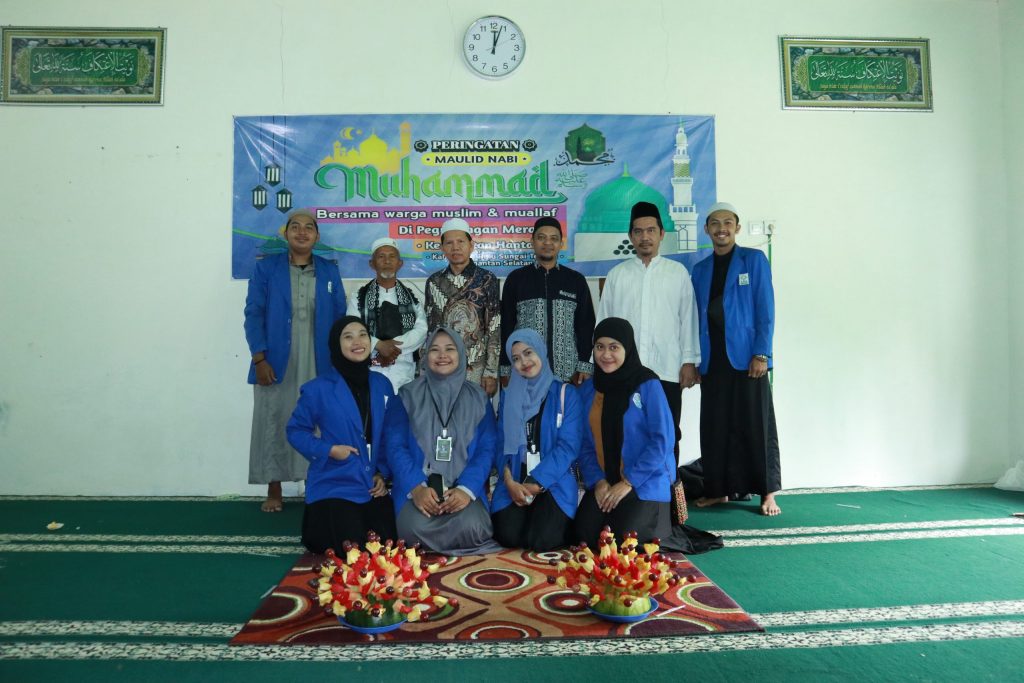 Foto bersama dengan Mahasiswa KKN Posko Kundan (Foto:Humas/Achmad Magfur)