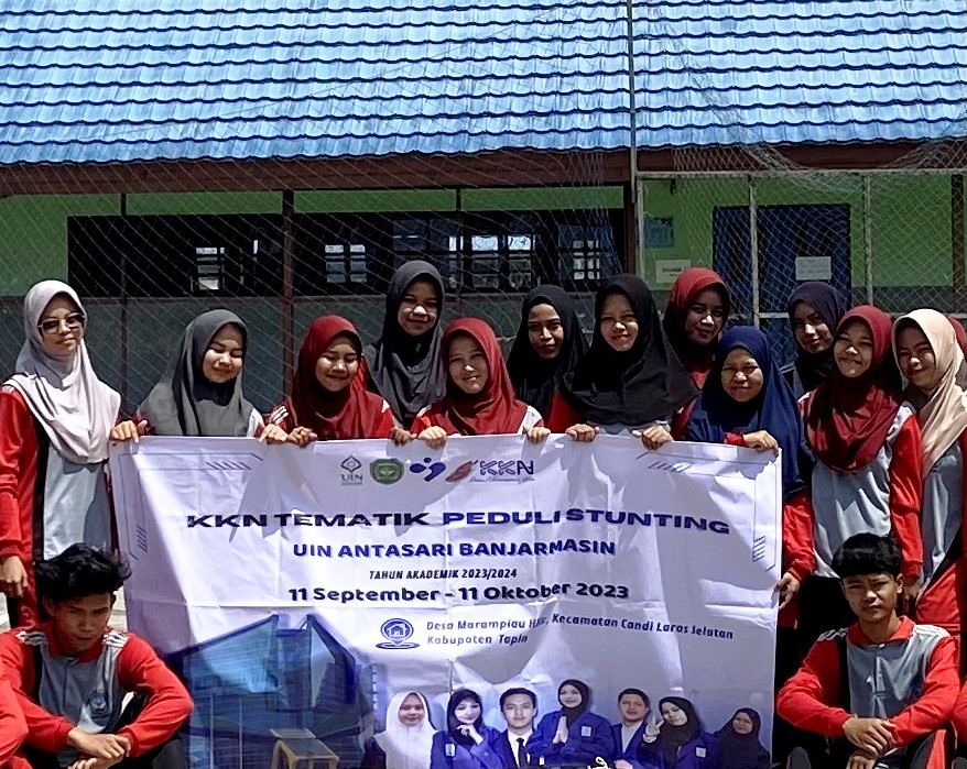 Foto bersama para siswa SMAN 1 Candi Laras Selatan usai sosialisasi pentingnya melanjutkan pendidikan oleh Mahasiswa KKN UIN Antasari, Jumat (06/10/2023).