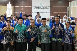Foto bersama usai pembukaan PBAK Mahasiswa Asing 2023 (Foto:Humas/Hadi Rustami)