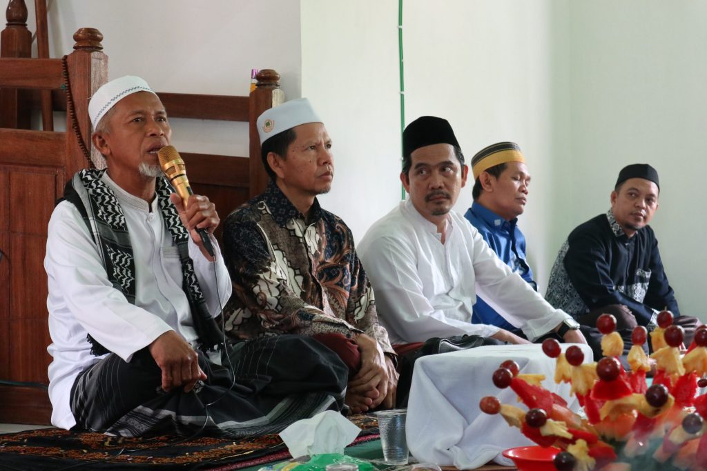 Guru H. Mas'udi saat memberikan tausiah di Peringatan Maulid Nabi Muhammad Saw. (Foto:Humas/Achmad Magfur)