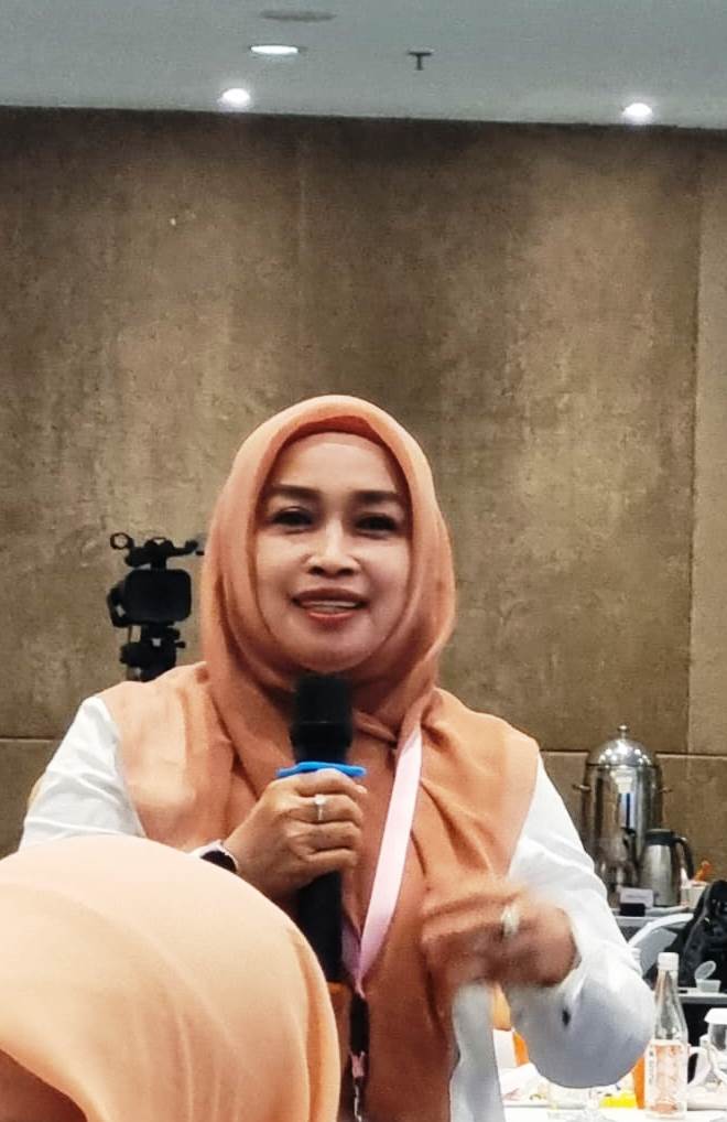 Ketua DWP UIN Antasari Hj. Mariani, S.Ag., S.Pd.I. saat ikut berbicara di Forum Nasional