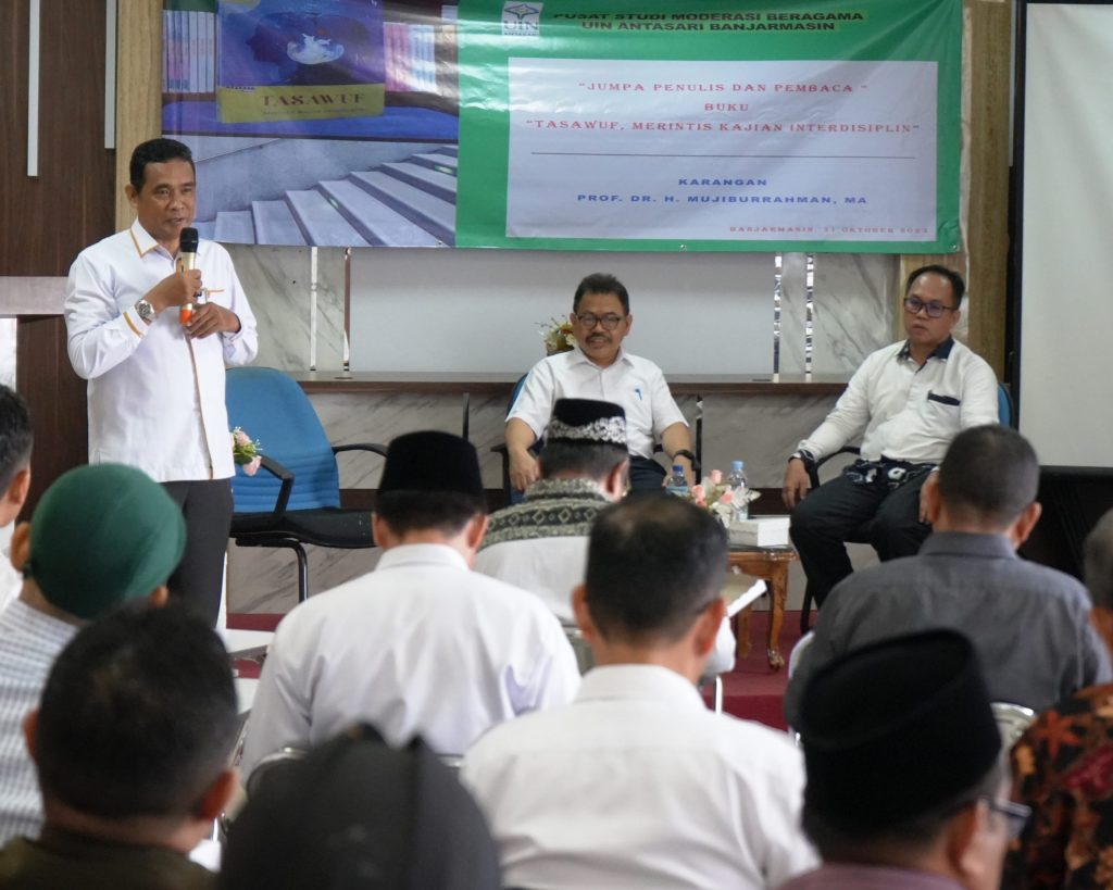 Koordinator Pusat Studi Moderasi Beragama UIN Antasari Syaipul Hadi, S.I.P., M.A. saat membuka acara (Foto:Humas/Hadi Rustami)