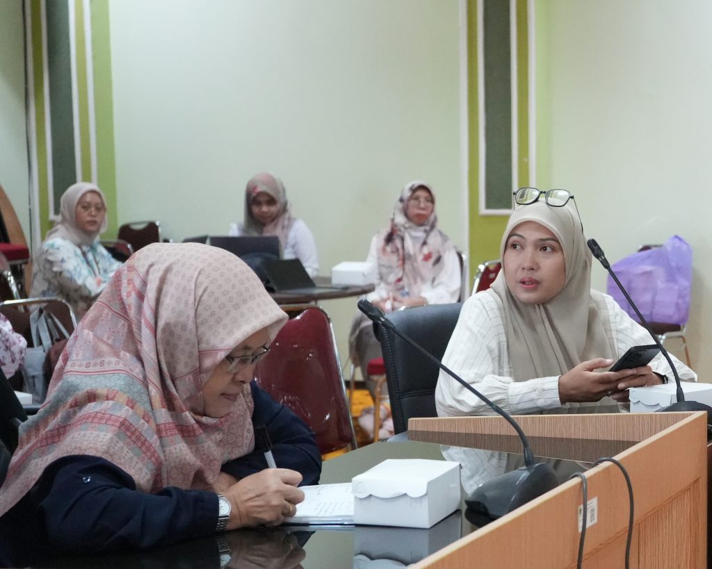 Para pengelola prodi di UIN Antasari saat mengikuti pendampingan (Foto:Humas/Hadi Rustami)