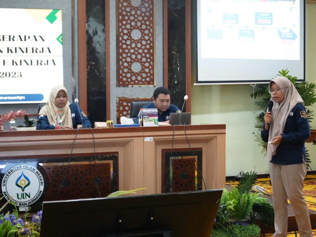 Pemateri dari Kanreg VII BKN saat menyosialisasikan Aplikasi E-Kinerja (Foto:Humas/Hadi Rustami)