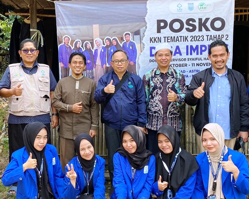 Pimpinan UIN Antasari saat memonitor KKN Tematik Tahap II Semester Ganjil 2023/2024.